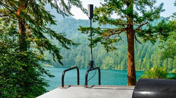 omnidirectional antenna mounted on rv ladder