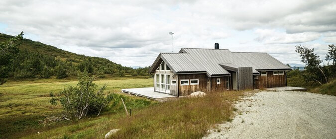 weboost-cabin-cellular-signal-booster-installed-in-remote-cabin